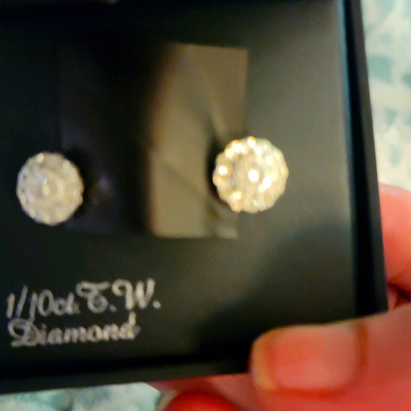 Diamond earrings..1/10 total weight, sterling silv - Picture 1 of 2